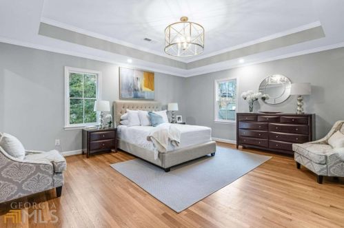 6160 Heards Creek Dr, Atlanta GA  30328-3635 exterior