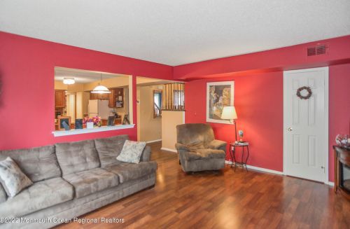 10 Admirals Row, East Freehold NJ 07728-3721 exterior