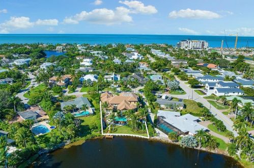 655 Bougainvillea Rd, Naples FL 34102-5545 exterior