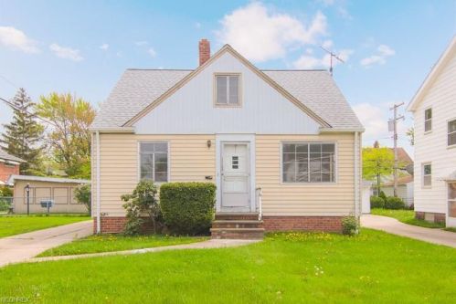 22100 Priday Ave, Cleveland OH  44123-2670 exterior