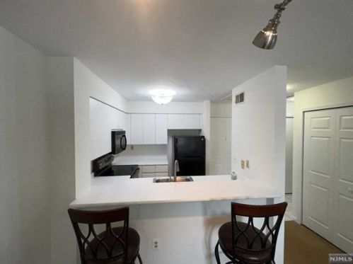 202 Nelson Ct, Edgewater NJ  07020-1631 exterior