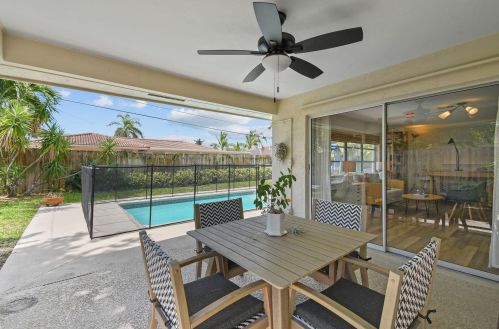 1330 27 Ave, Boynton Beach FL 33435-7529 exterior