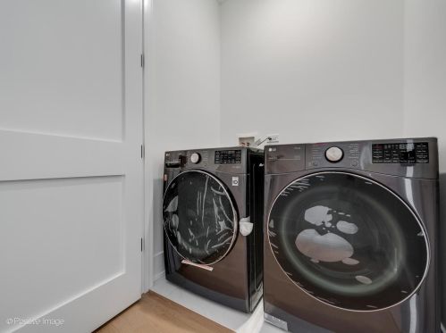 1943 Honore St, Chicago IL  60622-1044 exterior