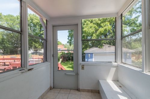 813 Leith Ave, Waukegan IL 60085-2545 exterior