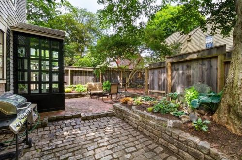 26 Thames St, Middletown, RI 02840-2539