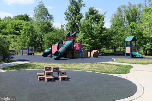 827 Royal St, Alexandria VA  22314-4340 exterior