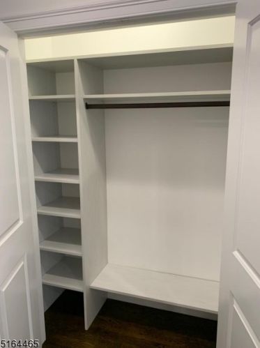 9 Dogwood Ter, Livingston NJ  07039-3601 exterior