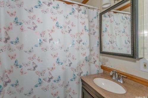 166 17 St, Babylon NY 11704-2722 exterior