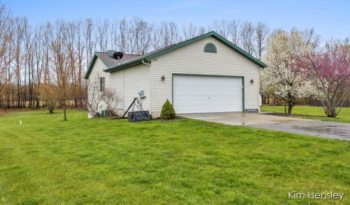 2250 Winston View Dr, Cedar Springs MI  49319-7931 exterior