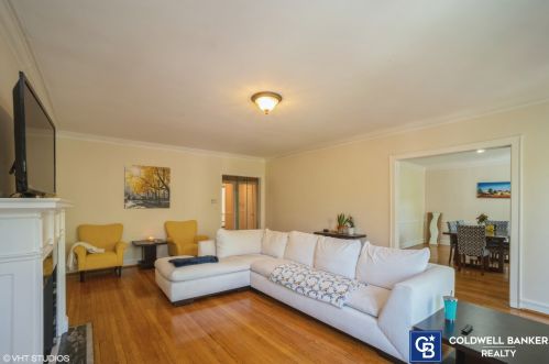 6829 Paxton Ave, Chicago IL 60649-3212 exterior