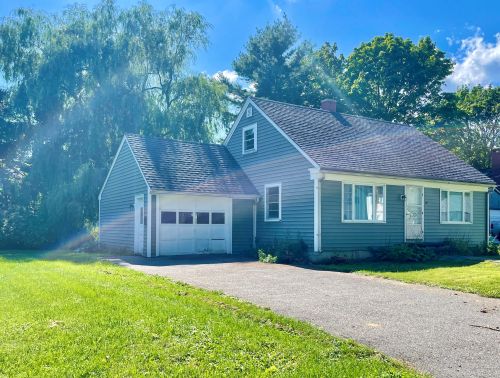 50 Lawn Ave, Rockland, ME 04841-2310
