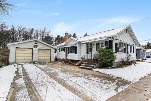 329 Chippewa St, Glendora, MI 49107-1107