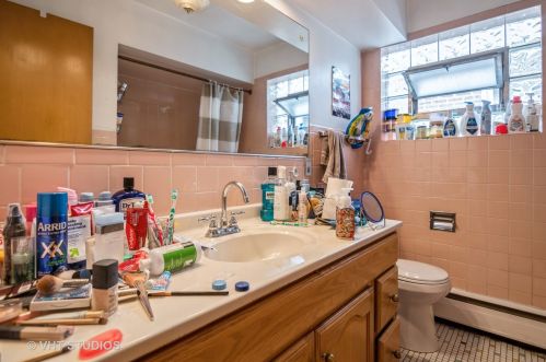 3004 Touhy Ave, Chicago IL 60645-2938 exterior