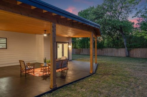 5006 Buffalo Pass, Austin TX 78745-2832 exterior