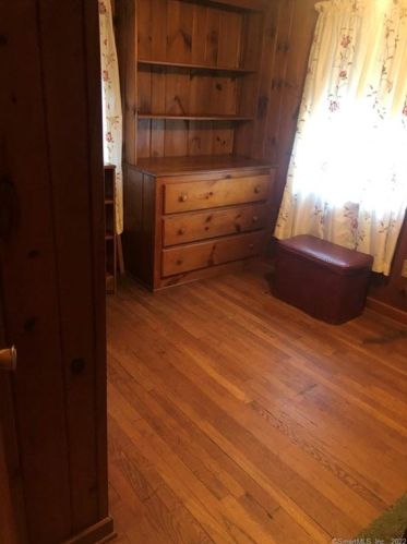 25 Pearl St, Windsor Locks CT 06096-1421 exterior