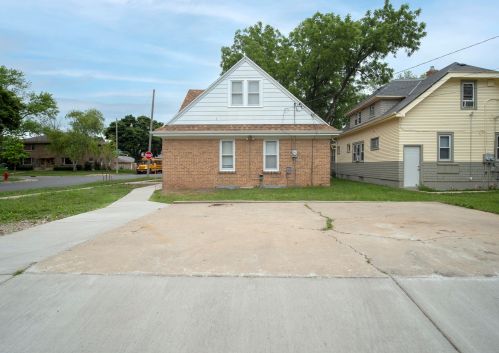 5841 32nd St, Milwaukee WI  53209-4116 exterior