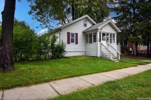 70 Massoit St, Clawson MI  48017-2043 exterior