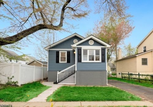 136 Hart St, Clark, NJ 07066-2551