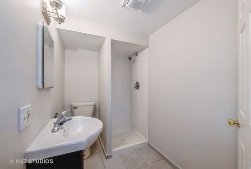 5415 Henderson St, Chicago IL 60657-2015 exterior