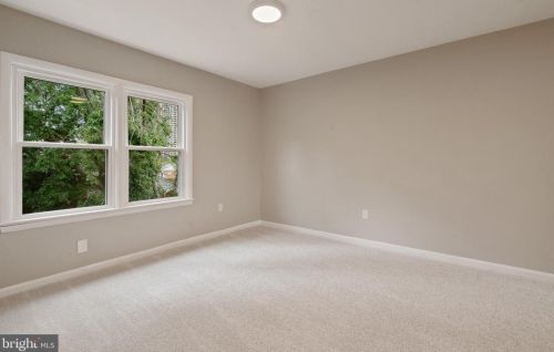 5207 Dover Pl, Alexandria VA 22311-1204 exterior