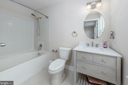 262 Lk Rd, Pilesgrove NJ 08098-3008 exterior