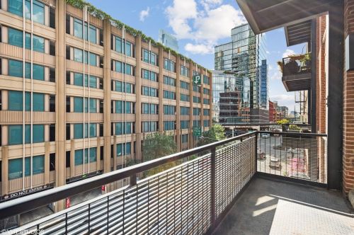 154 Hubbard St, Chicago IL 60654-4552 exterior