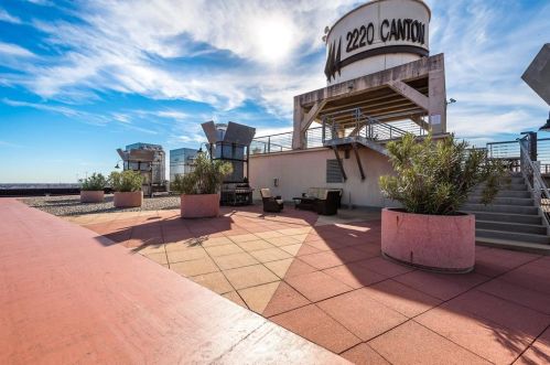 2220 Canton St, Dallas TX  75201-5902 exterior