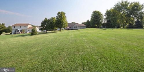 1165 Fox Run Ter, Hanover PA 17331-8742 exterior