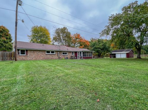 28985 Middle Xing Rd, Dowagiac MI 49047-8204 exterior