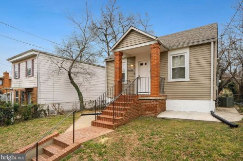 5119 Bass Pl, Washington, DC 20019-6305