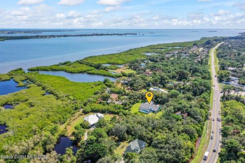 2076 Courtenay Pkwy, Merritt Island, FL 32952-3912