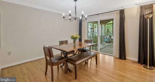 2105 Rampart Dr, Alexandria VA 22308-1537 exterior