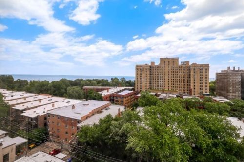 5471 Hyde Park Blvd, Chicago IL  60615-5830 exterior