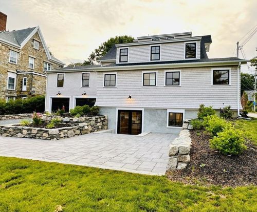 166 Ruggles Ave, Middletown RI 02840-4351 exterior