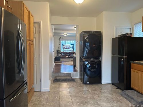 520 Auburn Rd, Rochester MI 48307-5302 exterior