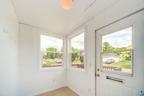 5806 Elinor St, Duluth, MN 55807-1215