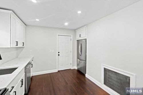 237 7th St, Newark NJ 07107-2728 exterior