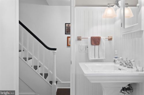 310 16th St, Philadelphia PA  19102-4907 exterior