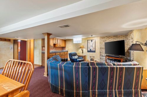 3521 Ohio Ave, Milwaukee WI 53207-2813 exterior