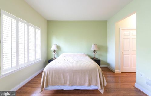 206 Admirals Way, Philadelphia PA 19146-5213 exterior