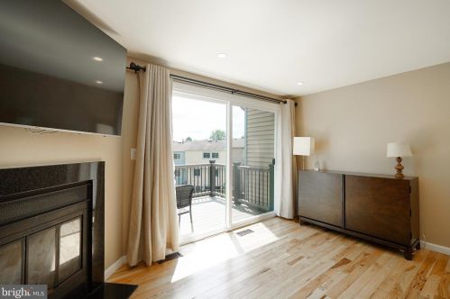 6841 Heatherway Ct, Alexandria VA 22315-3942 exterior