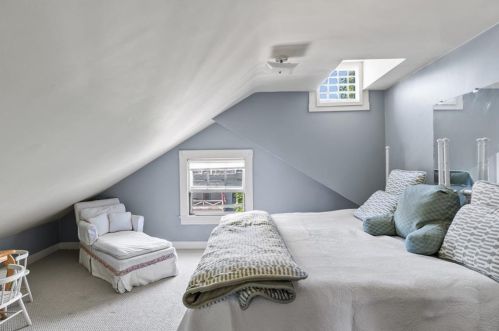 21 Catherine St, Middletown RI 02840-3232 exterior