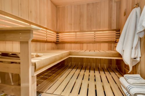 8616 Cima Dr, Sandy UT 84093-7060 exterior