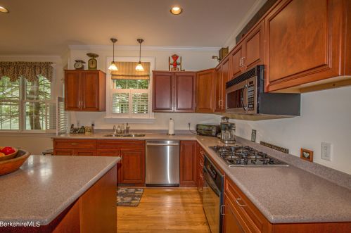 47 Fairwynds Dr, Lenox MA 01240-2729 exterior