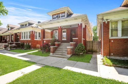 5716 Campbell Ave, Chicago IL  60659-5116 exterior