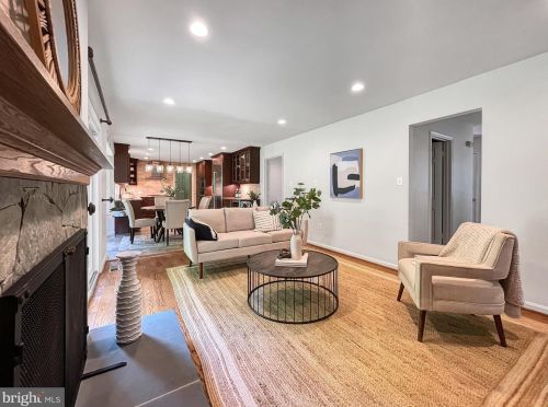 733 Rdg Dr, Mc Lean VA 22101-1620 exterior