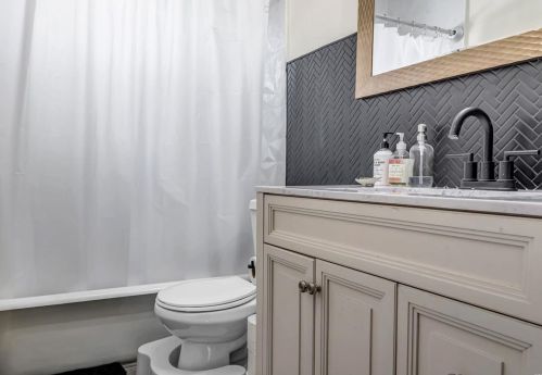 1129 Moorlands Dr, Saint Louis MO 63117-1527 exterior