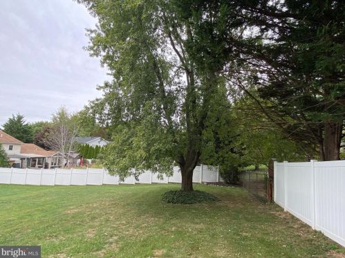 76 Gardenia Dr, Hanover PA 17331-3454 exterior