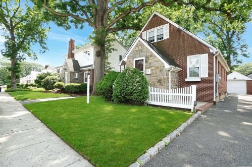 168 Beverly Pkwy, Valley Stream, NY 11580-4240