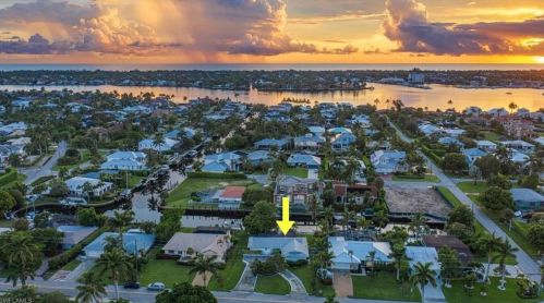 1696 Sandpiper St, Naples FL 34102-1503 exterior